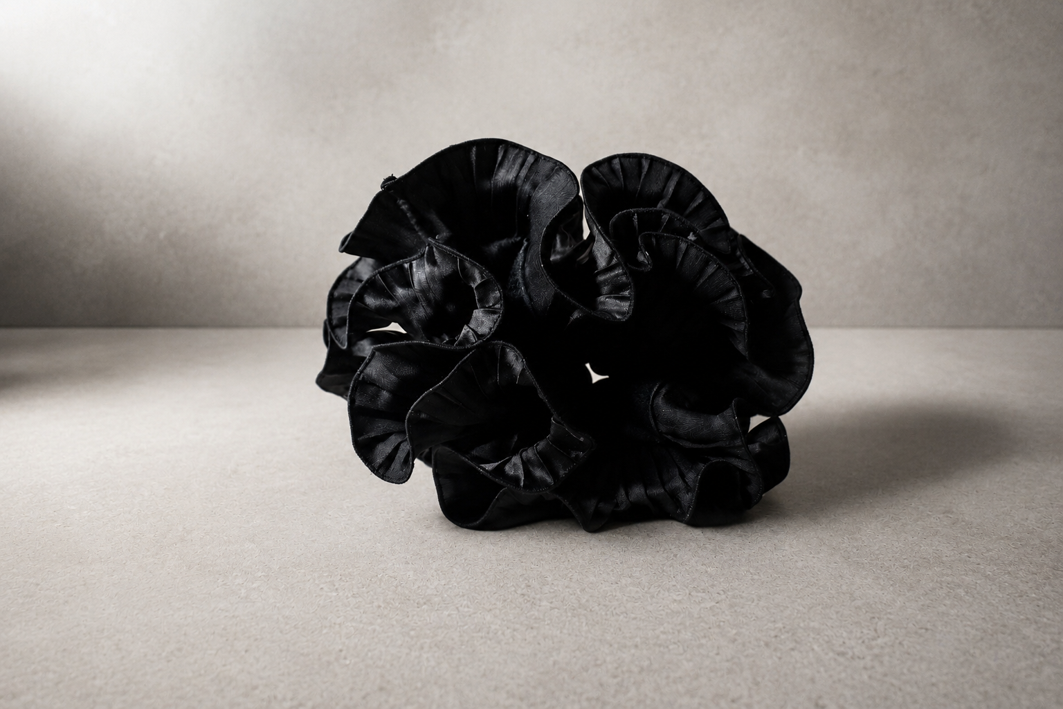 Scrunchie black waves