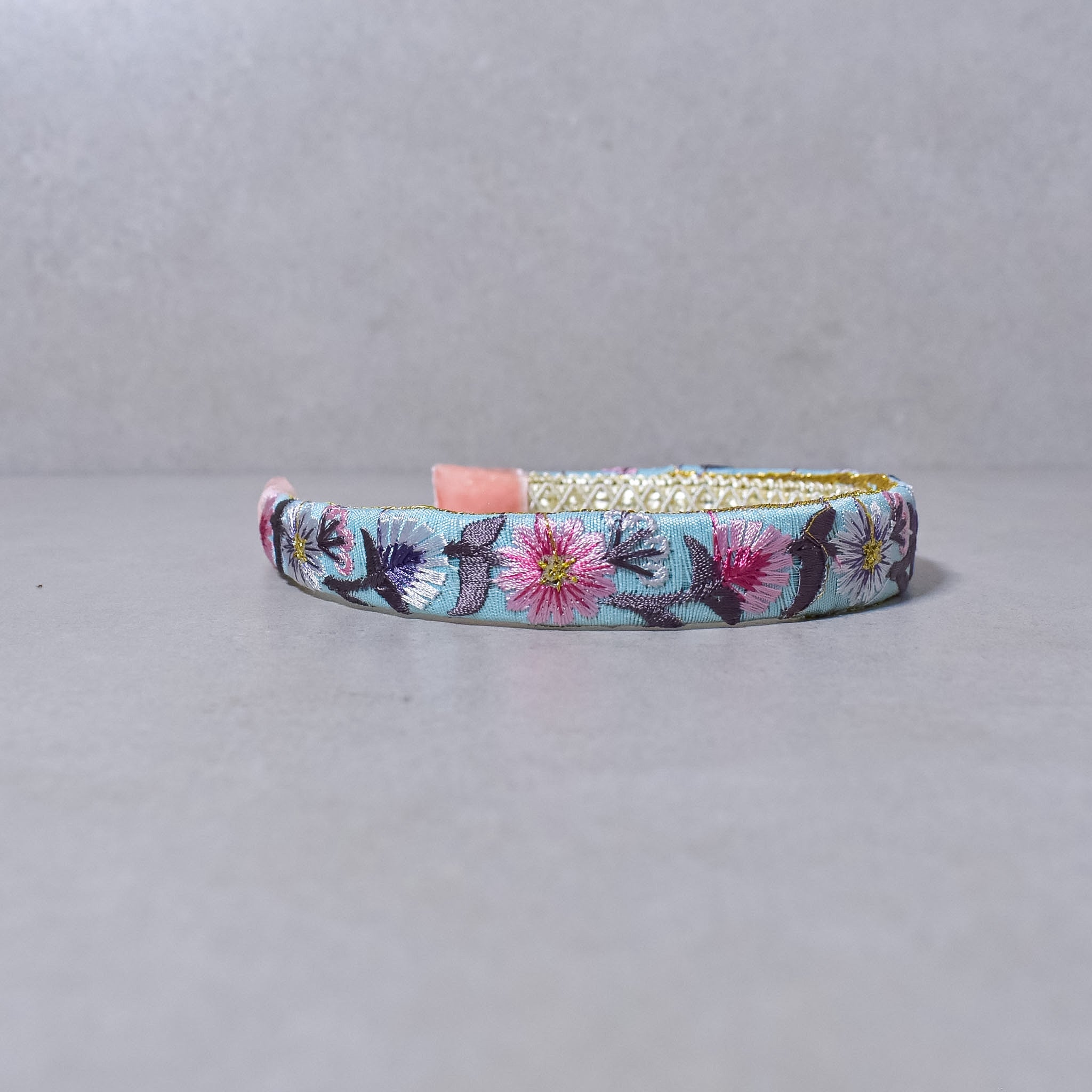 Cintillo flower celeste whispers