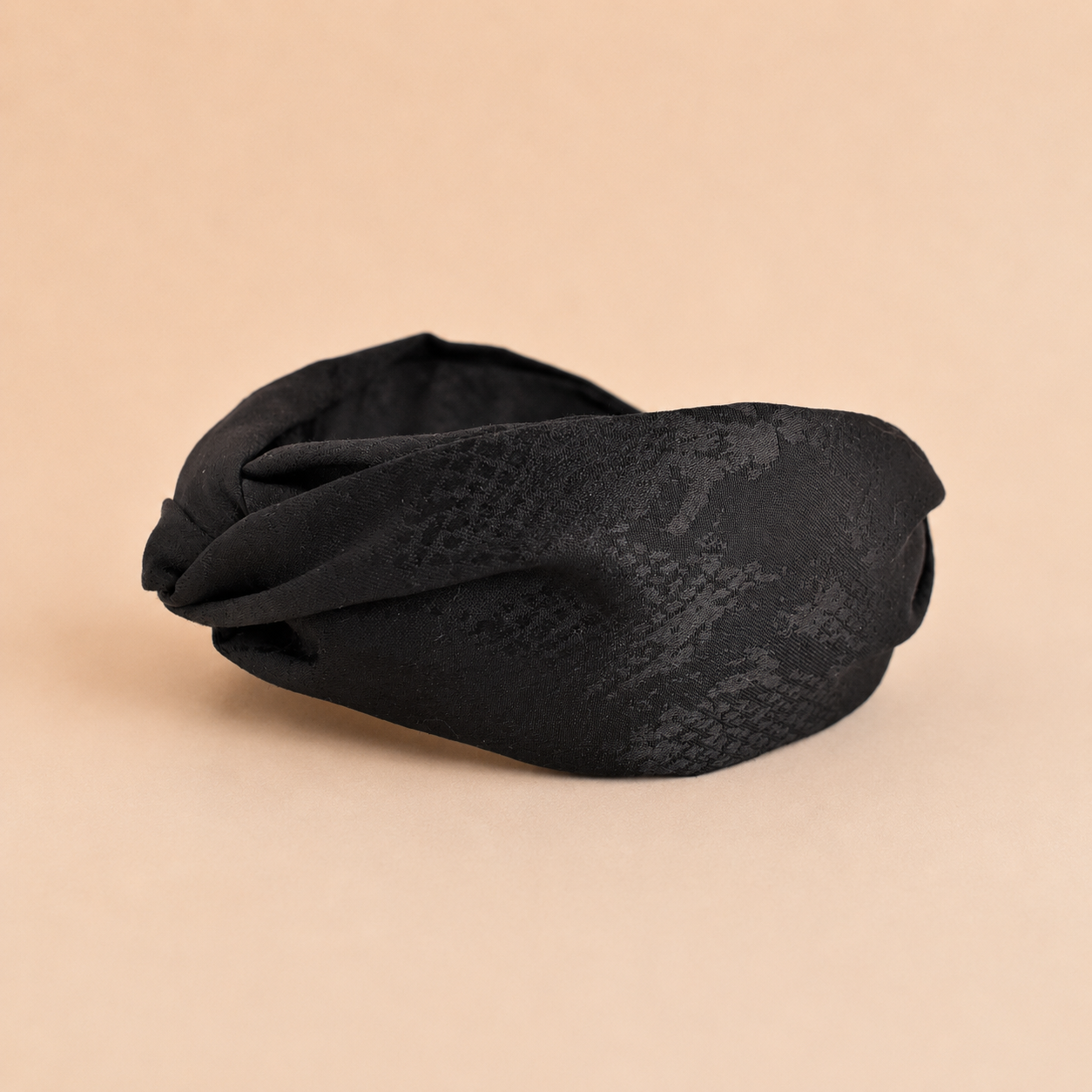 Cintillo basic knot text black