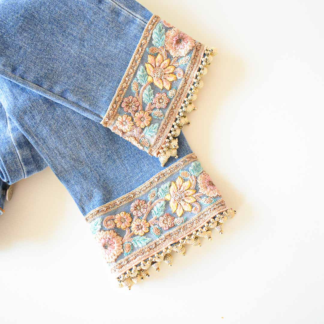 JEANS BLUE EMBELLISHMENT FLORES COLORES BORDADAS