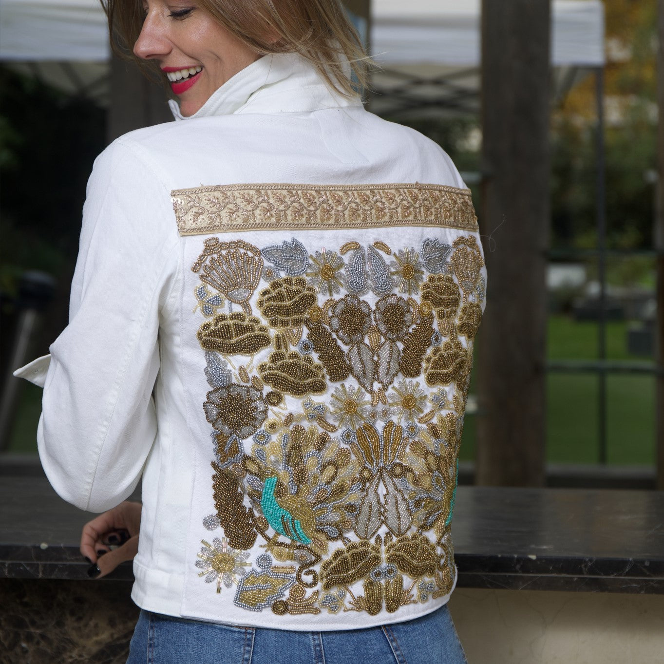 Chaqueta BLANCA PAVO REAL Otomi dorada
