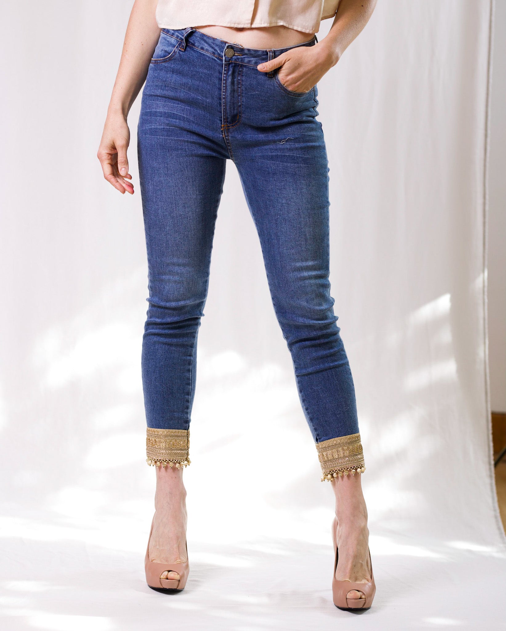 JEANS BLUE EMBELLISHMENT