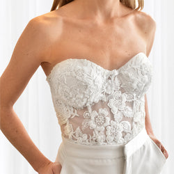Corsé Luxurious White Flowers