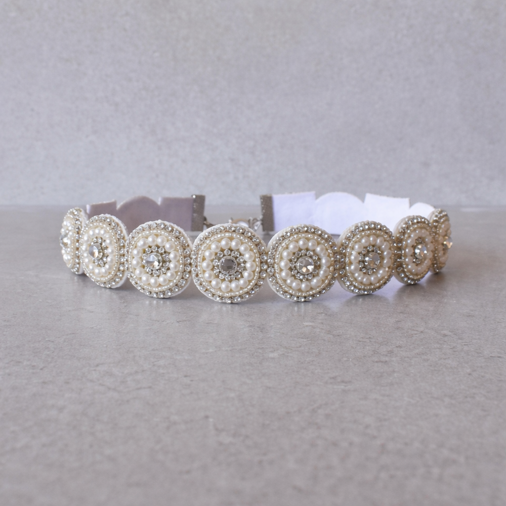 Choker White Queen