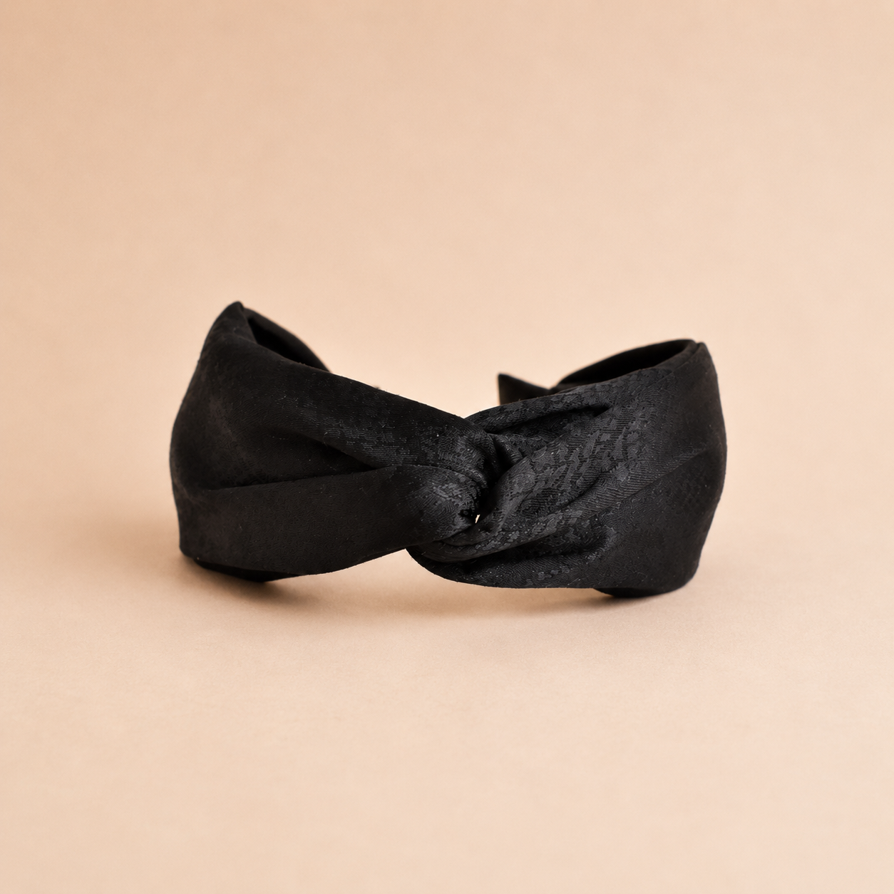 Cintillo basic knot text black