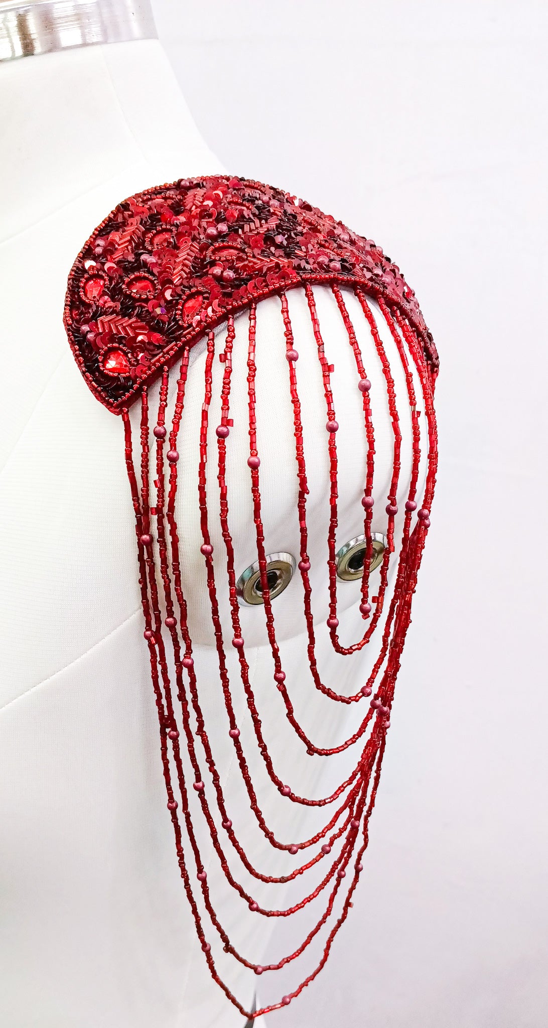 Hombreras bordadas, Hung up