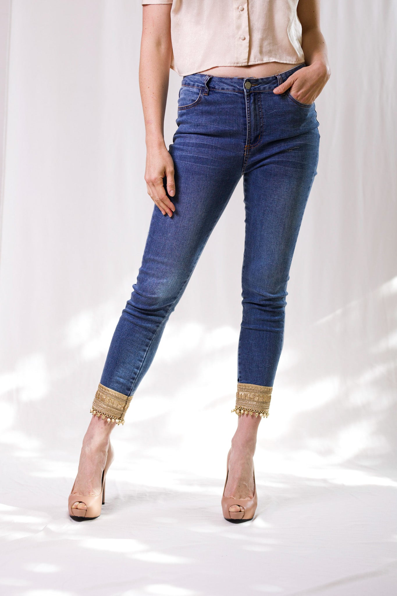 JEANS BLUE EMBELLISHMENT