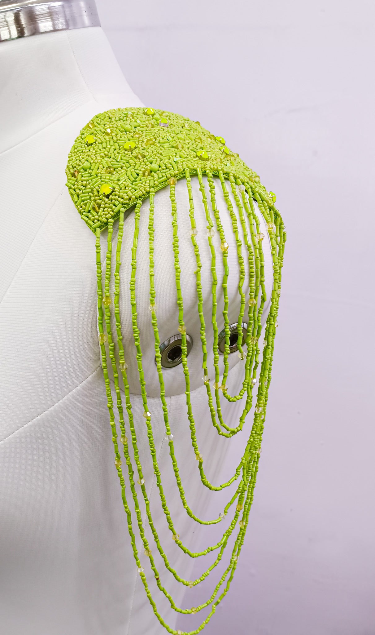 Hombreras bordadas, Live to Tell